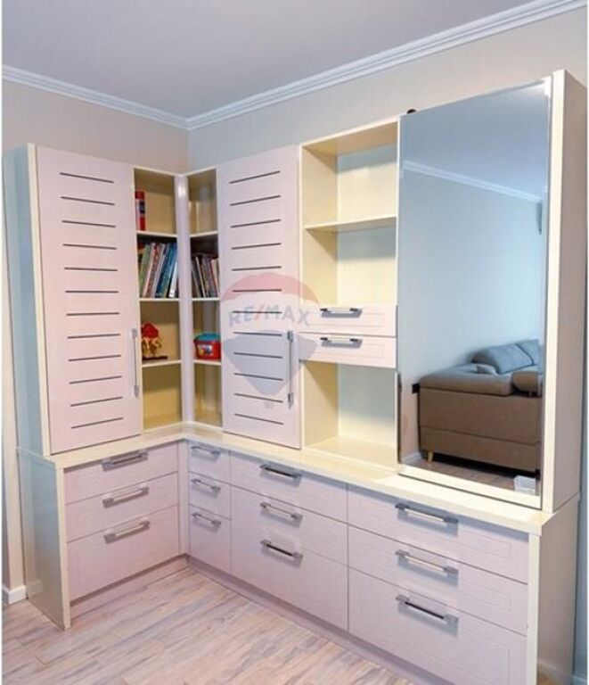 Apartament - Për Qira - Sheshi Skënderbej, Tiranë