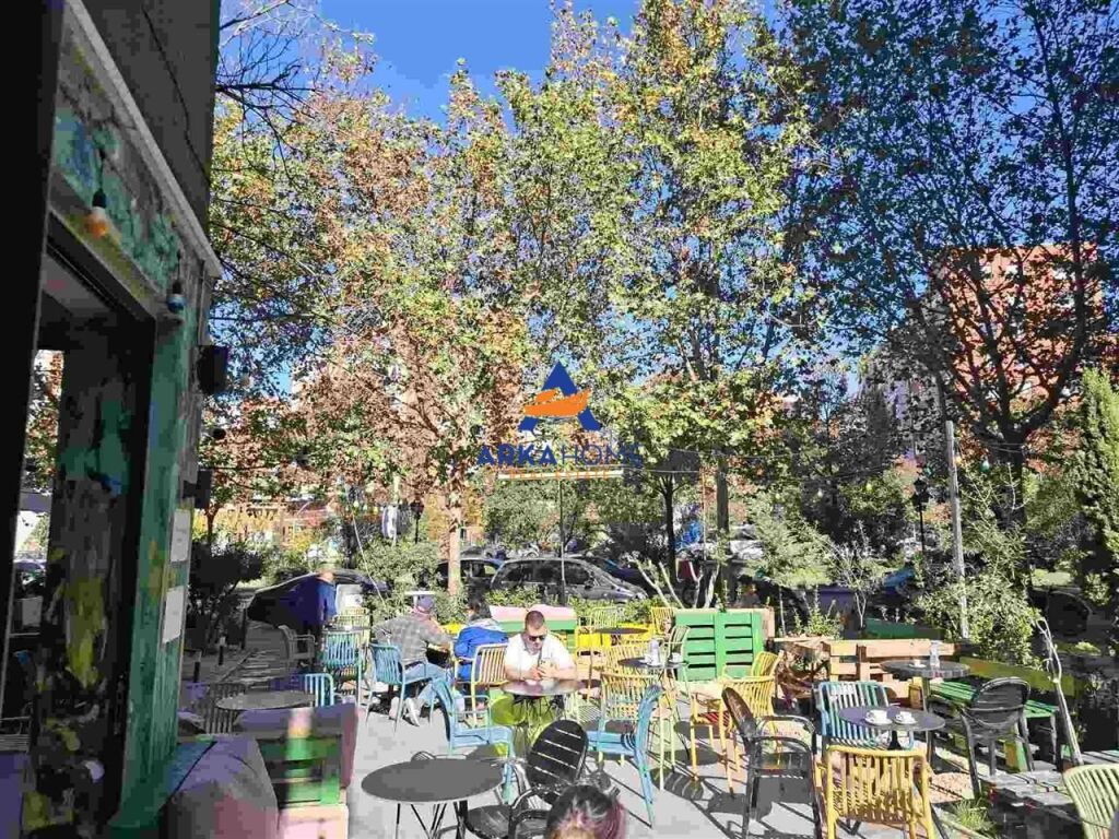 JEPET ME QERA LOKAL 150M2 "PRANË DELIJORGJIT, BULEVARDI BAJRAM CURRI" 2080 EURO