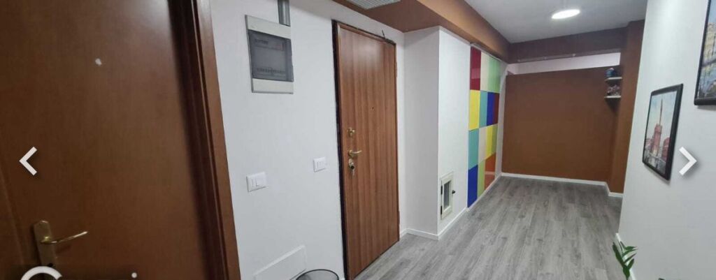 AMBJENT ME QERA - RR. SAMI FRASHERI, PERBALLE SHKOLLES PETRO NINI, BUZE RRUGE KRYESORE,