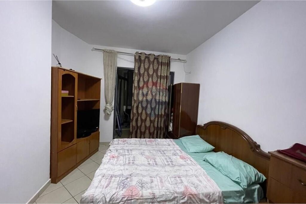 Ofrohet per qira apartament i tipologjise 2+1 te rrethi i Astirit.