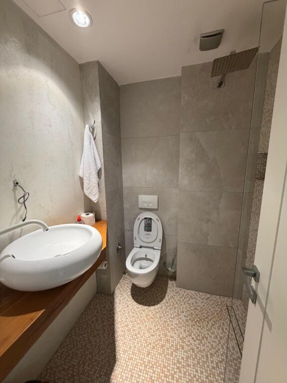 In vendita 2+2+2 balcone+1 veranda A Liqeni i Thate