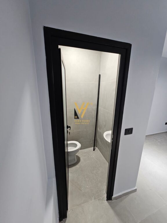 LOCALE COMMERCIALE 24 M2 IN AFFITTO A HIM KOLLI 50.000 LEKE