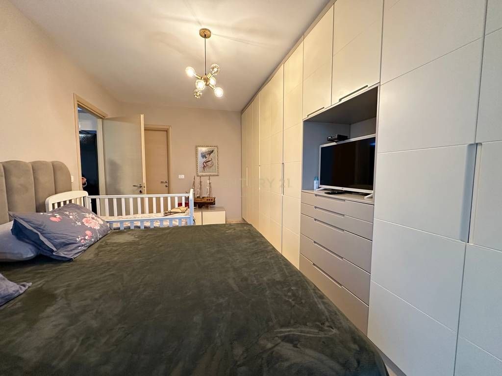 Shitet apartament 2+1+2!!!