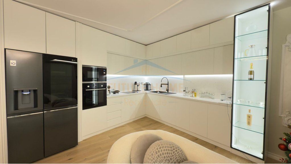 Shitet,apartament 2+1+2+ 2 poste parkimi,Rruga e bogdaneve