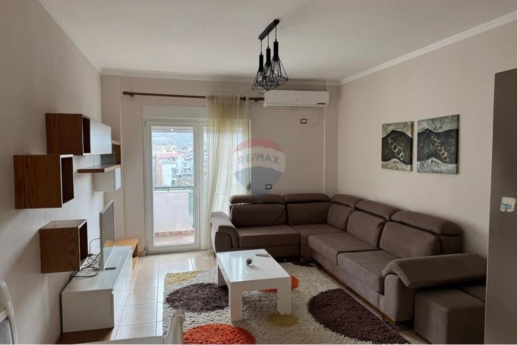 APARTAMENT 2+1 PER QIRA TEK SHKOLLA RREZE DRITE !