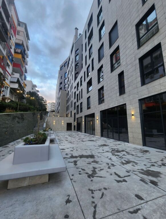 2+1, furnished in the Salillari complex zoo garden, 950 euros negotiable