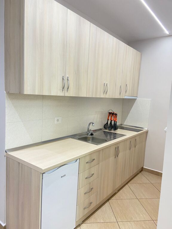 SHITET GARSONIERE TEK IDI 2005 PLAZH,DURRES