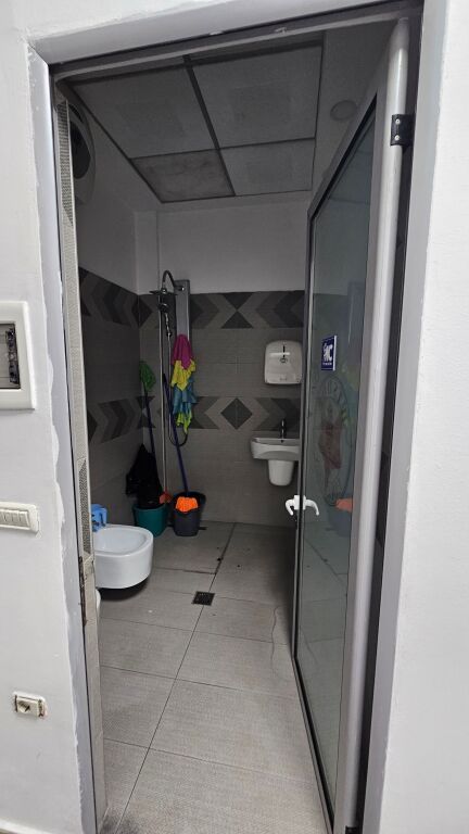 Ambjent me Qira për Zyra – Ish Ekspozita, Tiranë | 200 m² | Lokacion Premium