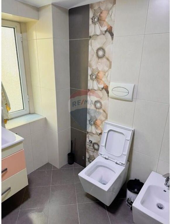 Apartament - Për Qira - Sheshi Skënderbej, Tiranë