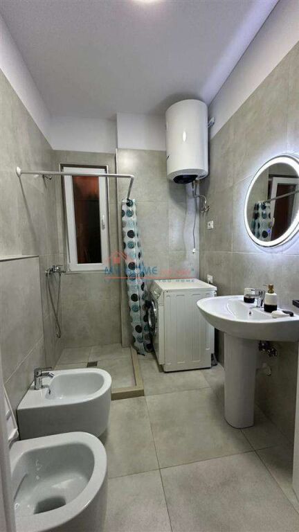 Apartament 1+1+Post Parkimi me qira tek 5 Maj Tirane