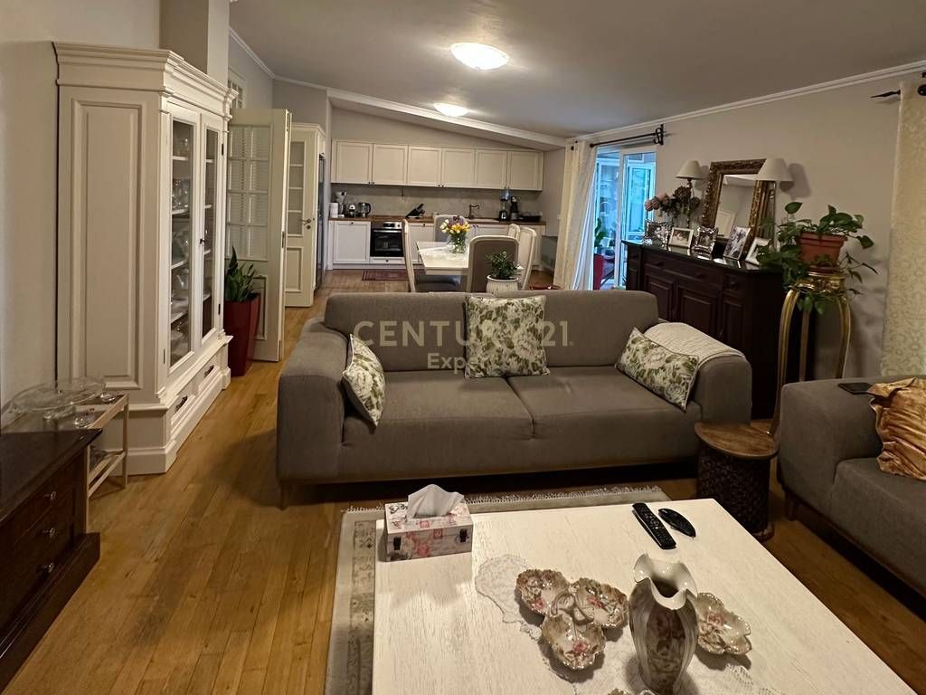 Penthouse per shitje Liqeni i Tiranes