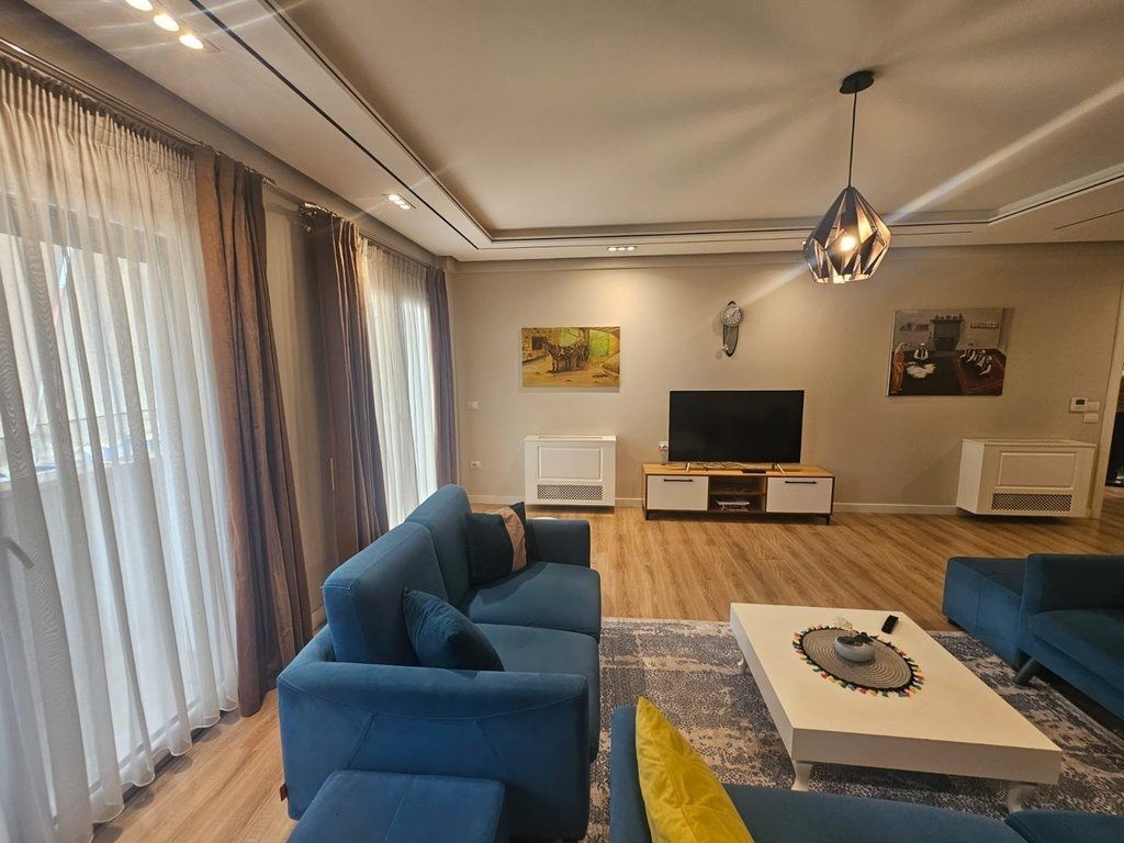 Appartamento premium 2+1+2 (130 m²) in affitto vicino al Lago Artificiale di Tirana!