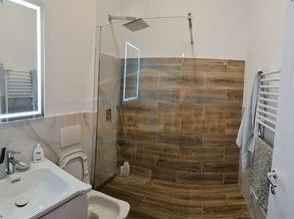 Shitet, Penthouse 3+1+2+verande .Golem,Durres.