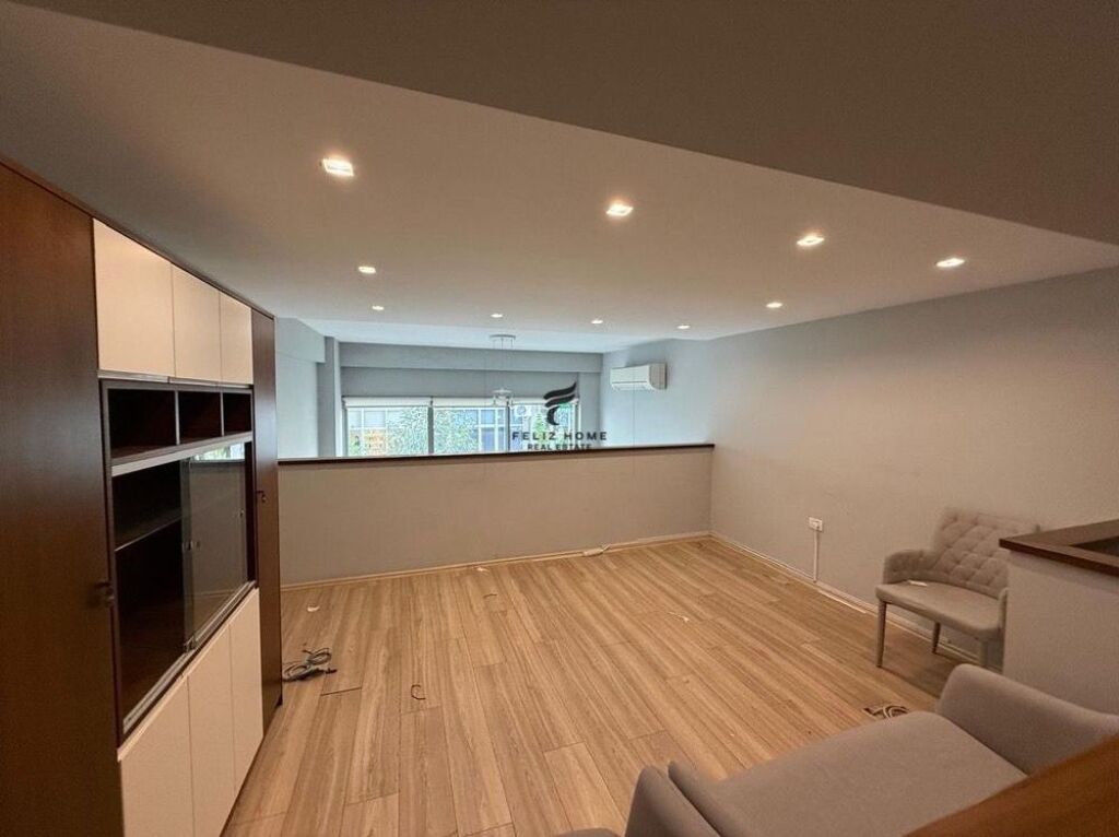 OFFICE FOR RENT 65 M2 PARIS COMMUNE 700 EURO