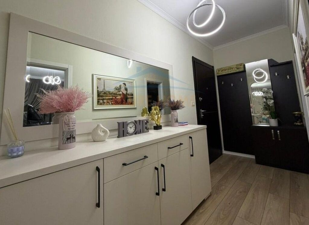 Qera , Apartament 3+1+2, Bulevardi B.Curri , Tirane!