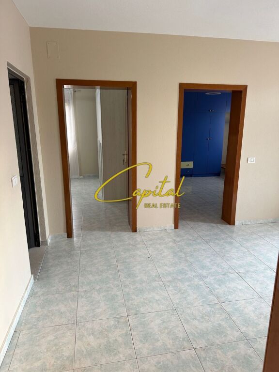 APARTAMENT ME QIRA 2+1 SHKOZE 40.000 LEKE