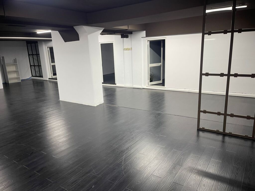 OFFICE FOR RENT 350 M2 WILLSON SQUARE 4,000 EURO