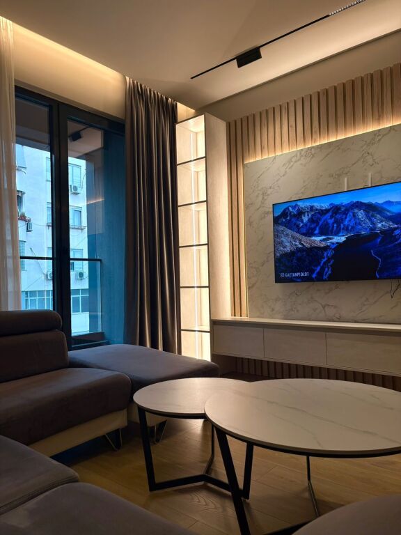 Apartament 2+1+Parking per qira tek Kompleksi Olimpik tek Komuna e Parisit.