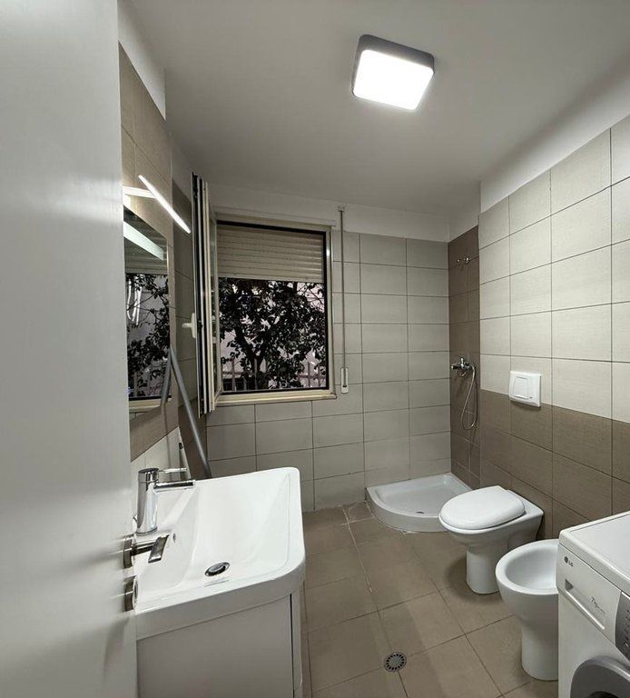 AFFITTIAMO APPARTAMENTO 1+1, IN VIA "EDUARD MANO" VICINO AL LAGO ASCIUTTO!