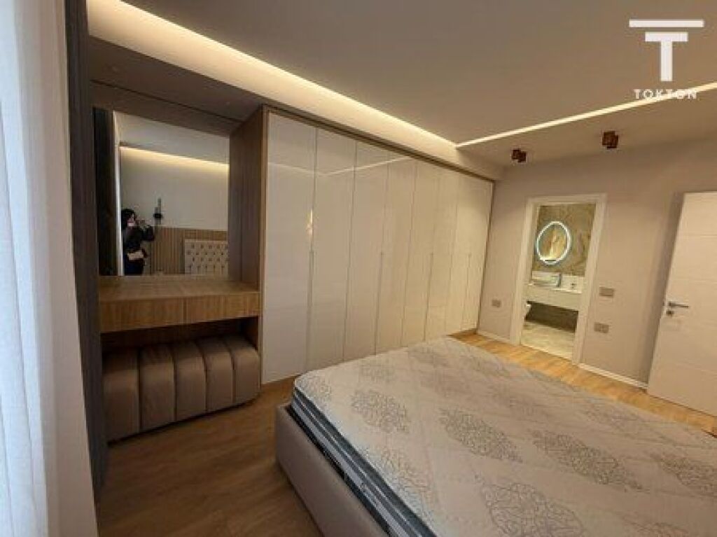 QIRA, APARTAMENT 2+1+2+ 2 POSTE PARKIMI, KOMPLEKSI FZ, LIQENI I THATË, TIRANË