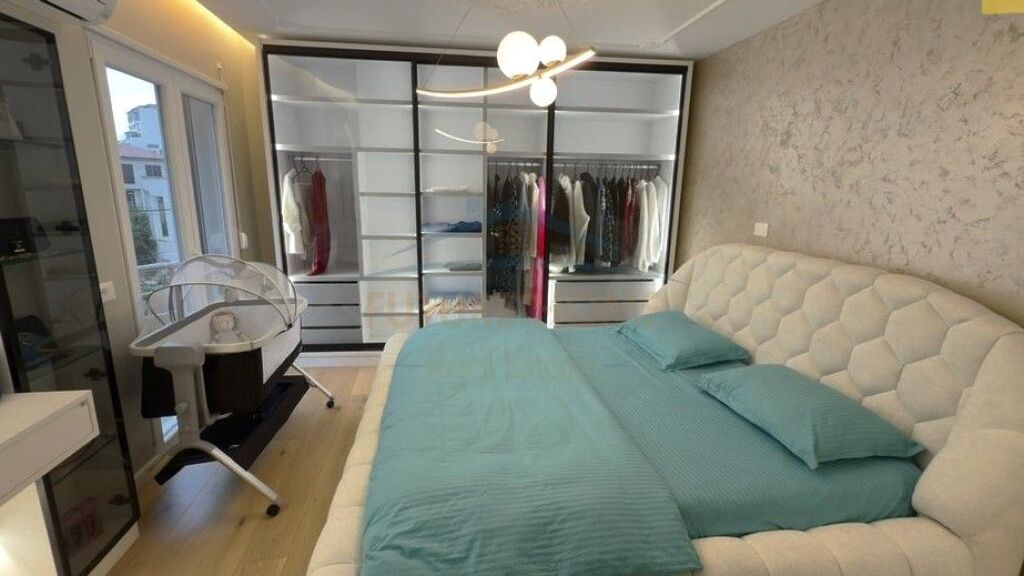 Shitet,Apartament Luksoz 2+1+2 Poste Parkimi, Rruga e Bogdanëve, Tiranë