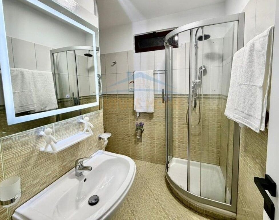 Qera , Apartament 3+1+2, Bulevardi B.Curri , Tirane!