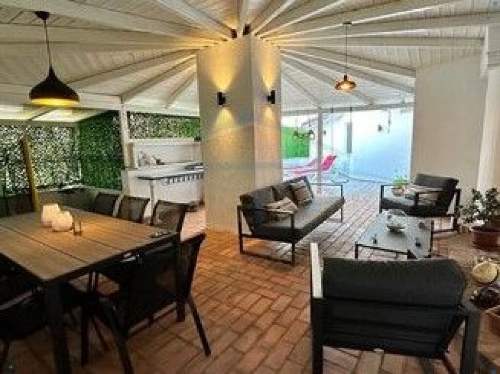 Shitet, Penthouse 3+1+2+verande .Golem,Durres.