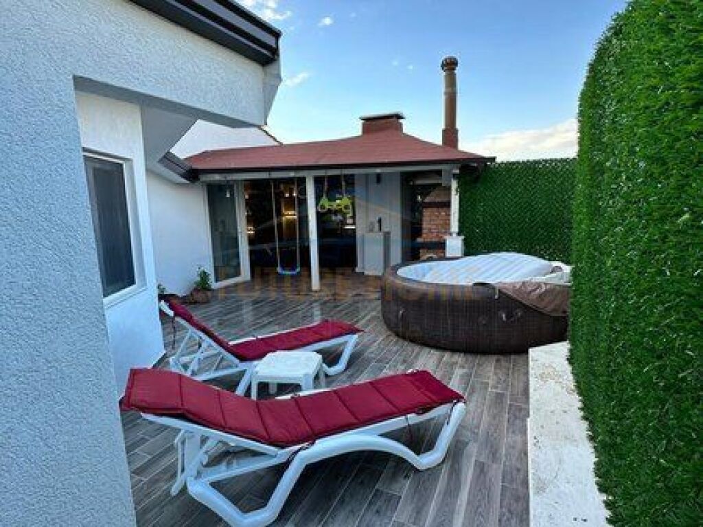 Shitet, Penthouse 3+1+2+verande .Golem,Durres.