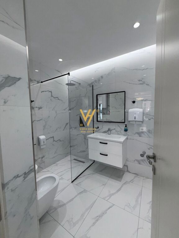 BUSINESS PREMISES 200 M2 FOR RENT AT GARDEN BUILDING, KAVAJES STREET 3,000 EURO