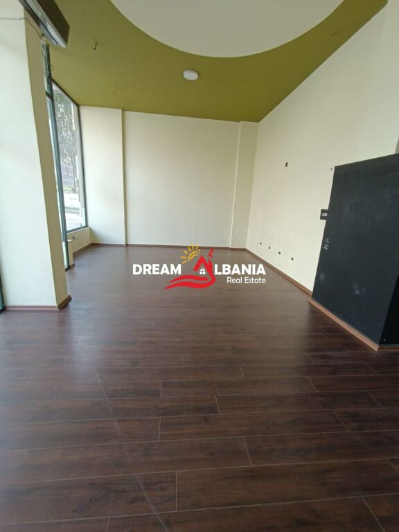 Ambjentë ​​biznesi me qira në Rrugën e Elbasanit, Tiranë (ID 42711155)