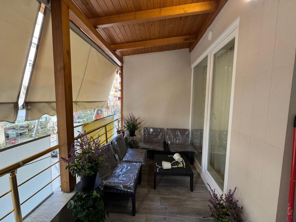 1+1,appena arredato, vicino al giardino botanico, 900 euro