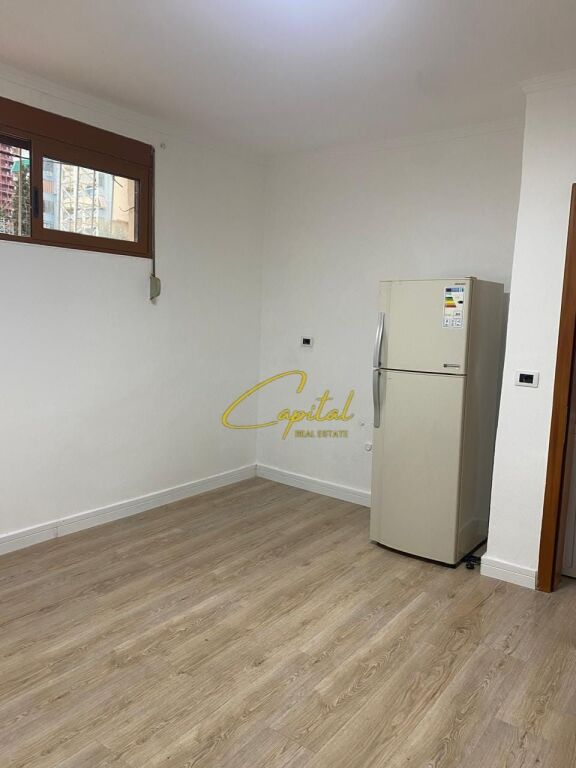 AMBIENT BIZNESI ME QIRA 30 M2 MYSLYM SHYRI 37.000 LEKE