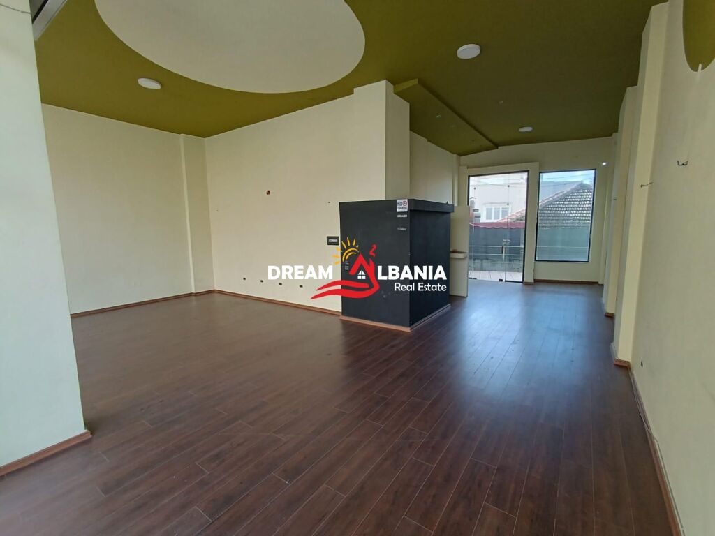 Ambjentë ​​biznesi me qira në Rrugën e Elbasanit, Tiranë (ID 42711155)
