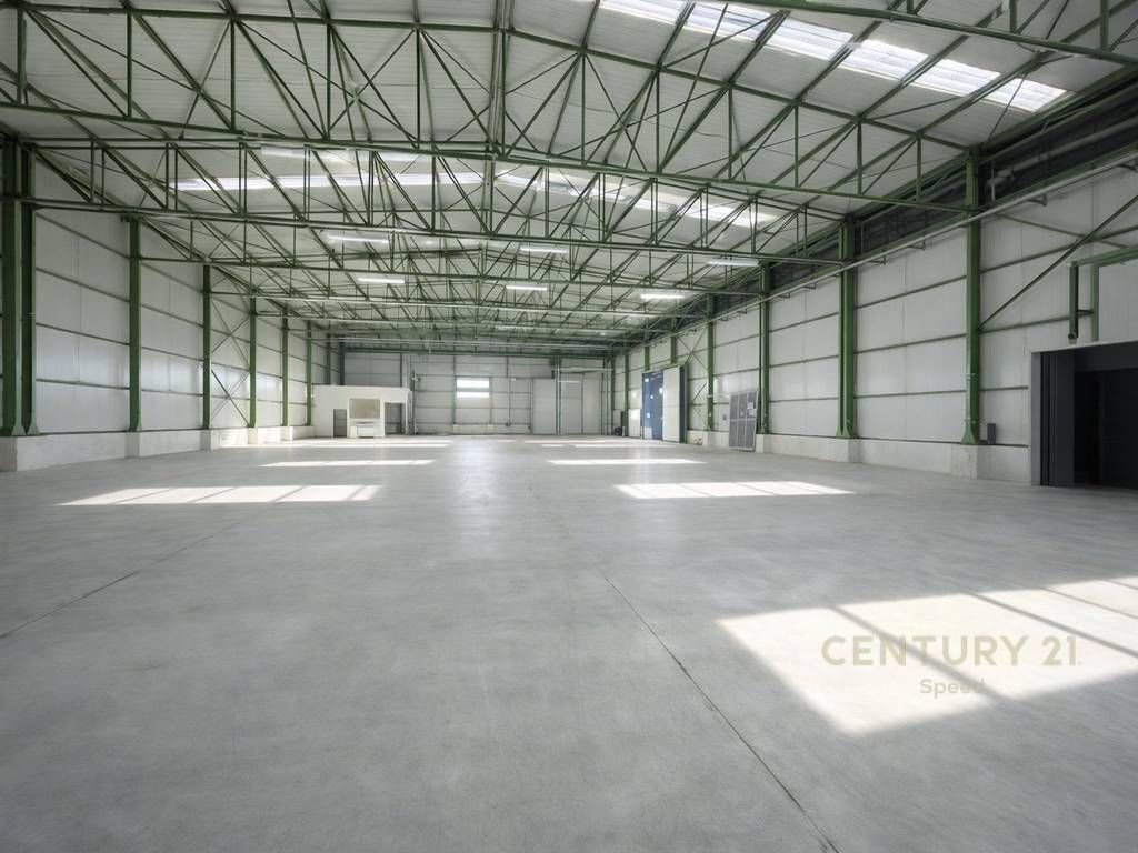 Vendiamo magazzino in prima linea sull'autostrada Tirana-Durazzo