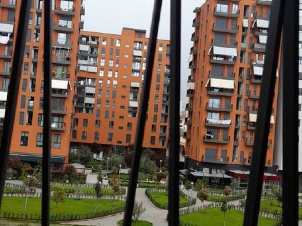 Qera, Ambjent Biznesi, Kompleksi Zirkon, Oxhaku.