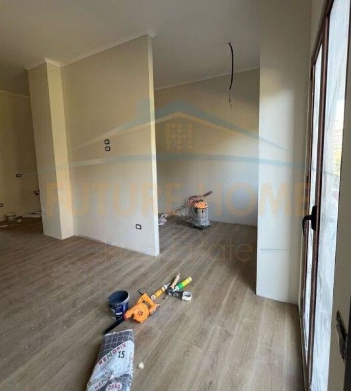 Shitet, Apartament 2+1+2, Fresku, Tiranë
