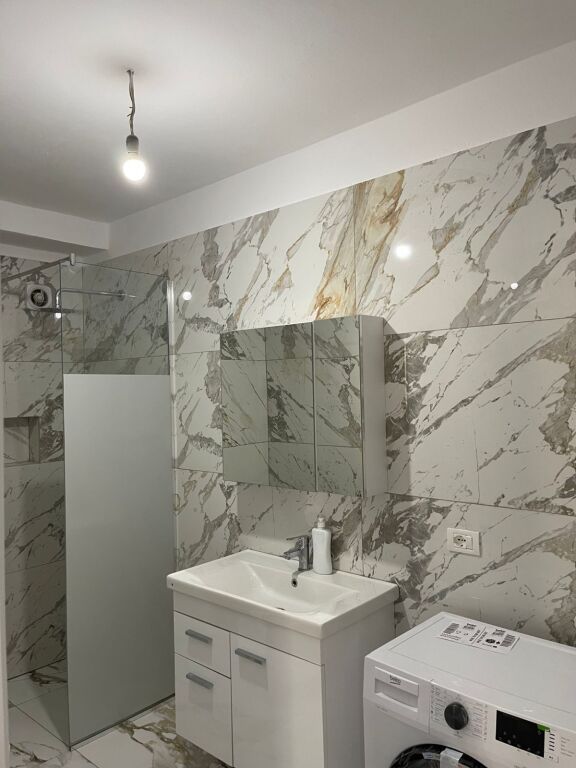 📣 AFFITTO Appartamento 1+1 📍 Misto Mame, Vicino ai Palazzi Cabej ✨   🏢 Nuova Costruzione  🪜 4° Piano (Senza Ascensore)  🛋️ VUOTO (Solo con Cucina)   💶 Prezzo 280 Euro