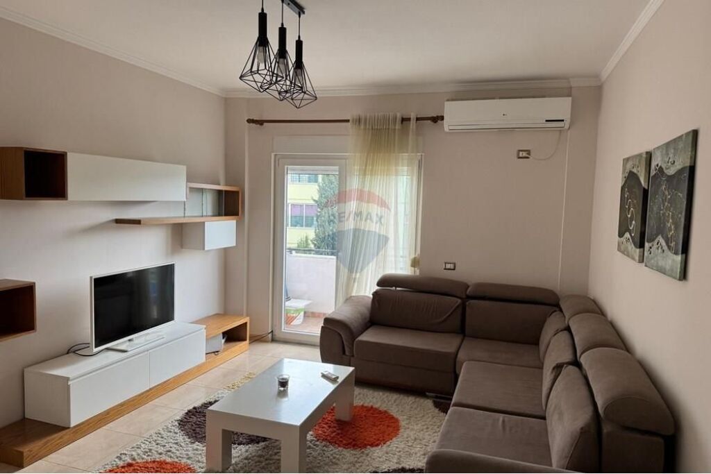 APARTAMENT 2+1 PER QIRA TEK SHKOLLA RREZE DRITE !