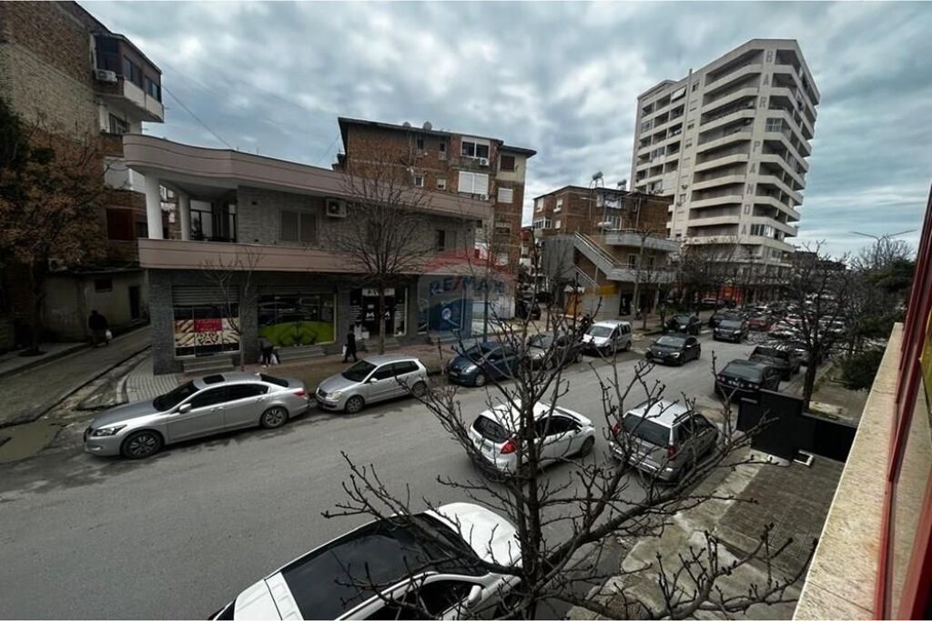 Dyqan me Qera,Pranë Pasticeri Elezaj – Vlorë