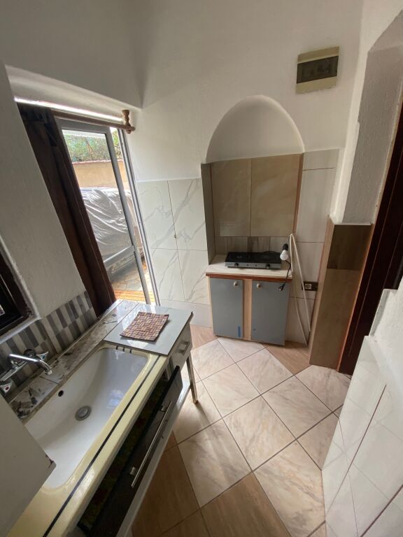 Garsoniere me qera mbi Maternitetin e Ri