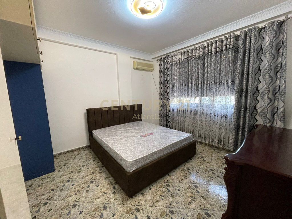 Jepet Apartament me qira 3+1+2t+2ballkone ne Pazh Iliria, Durres!