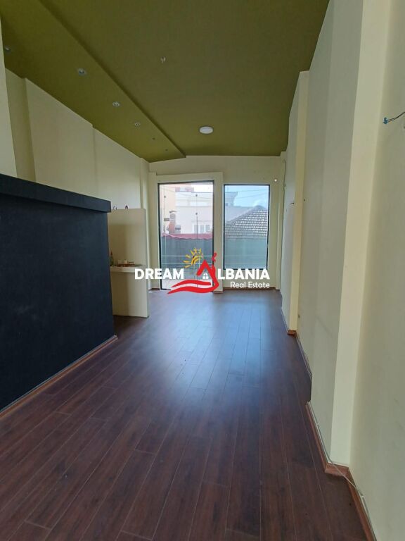 Ambjent biznesi ne shitje ne Rrugen e Elbasanit, Tirane (ID 4171619)