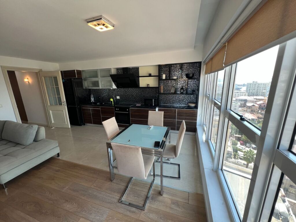 Shitet Apartament 2+1 Qender Durres
