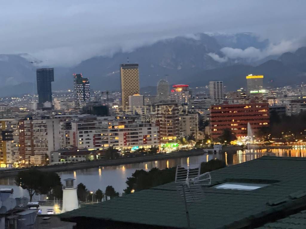 Penthouse per shitje Liqeni i Tiranes