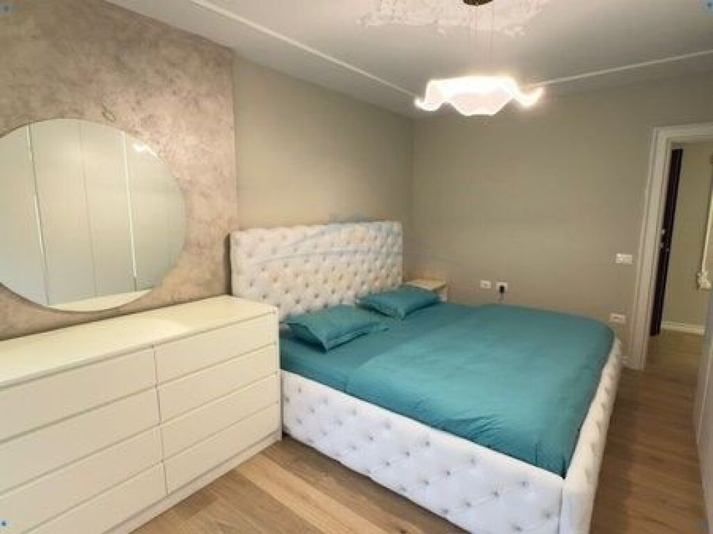 In vendita, Appartamento di lusso 2+1+2 posti auto, Via Bogdaneve, Tirana