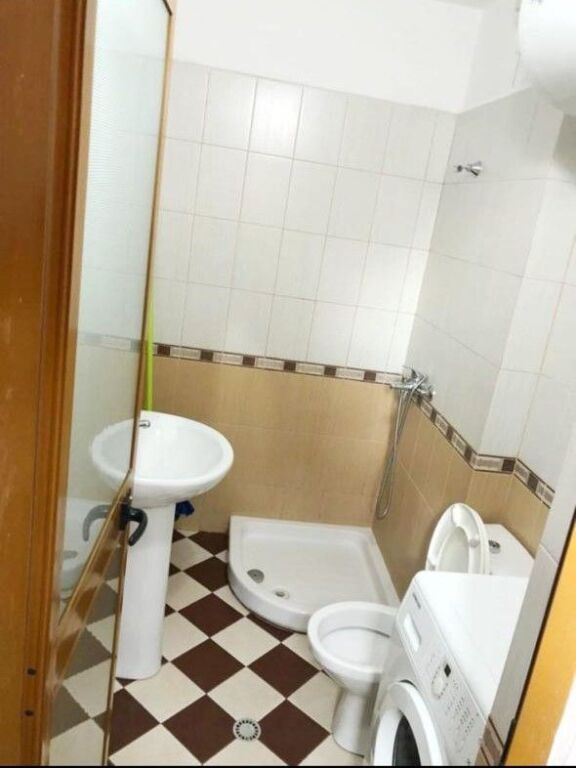 Jepet apartament 1+1 ne Myslym Shyri , prane Bar Momo - 47.000 leke
