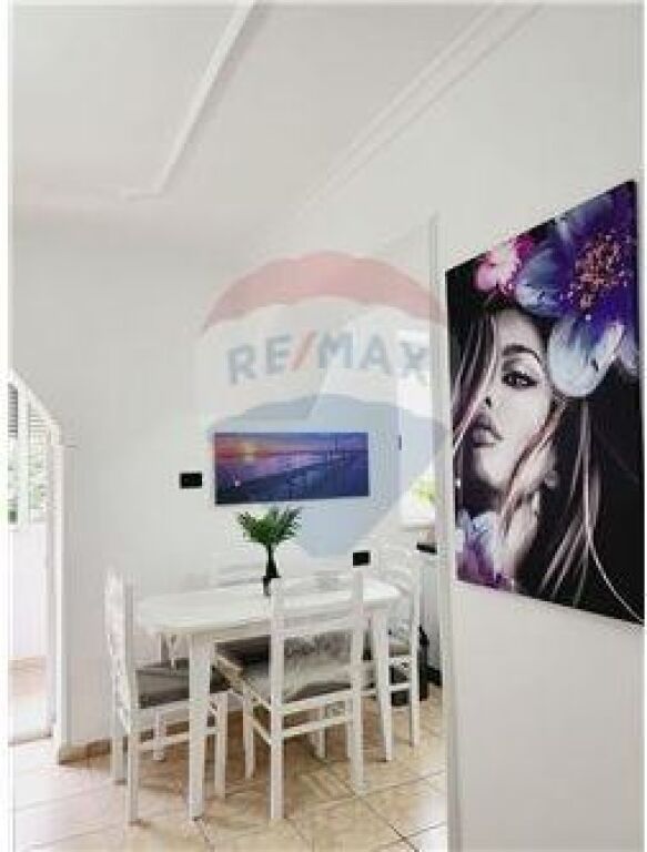 APARTAMENT 1+1 PER QIRA TE SHKOLLA E KUQE !