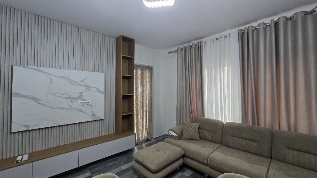 🏡 Appartamento 1+1 con parcheggio in affitto 📍 Zona: Zogu i Zi 💶Prezzo: 700 Euro/mese
