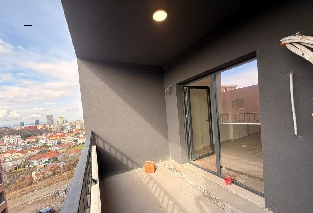 SHESIM 2+1+2 TEK KOMPLEKSI XHELUKS PRANE XIBRAKUT, RR. ELBASANIT !