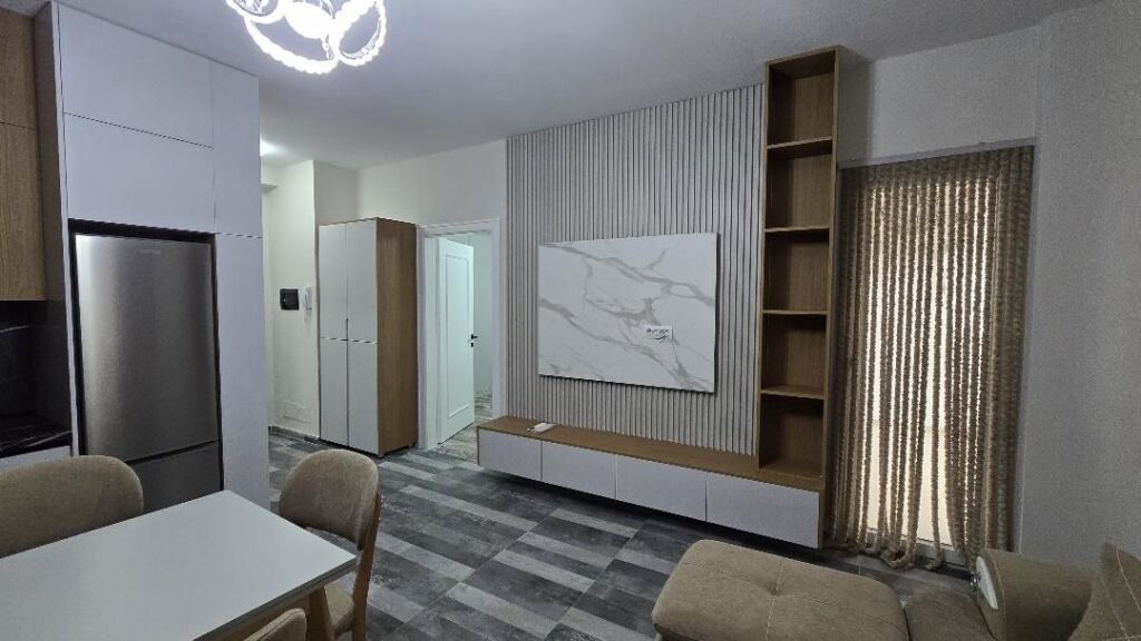 🏡 Appartamento 1+1 con parcheggio in affitto 📍 Zona: Zogu i Zi 💶Prezzo: 700 Euro/mese